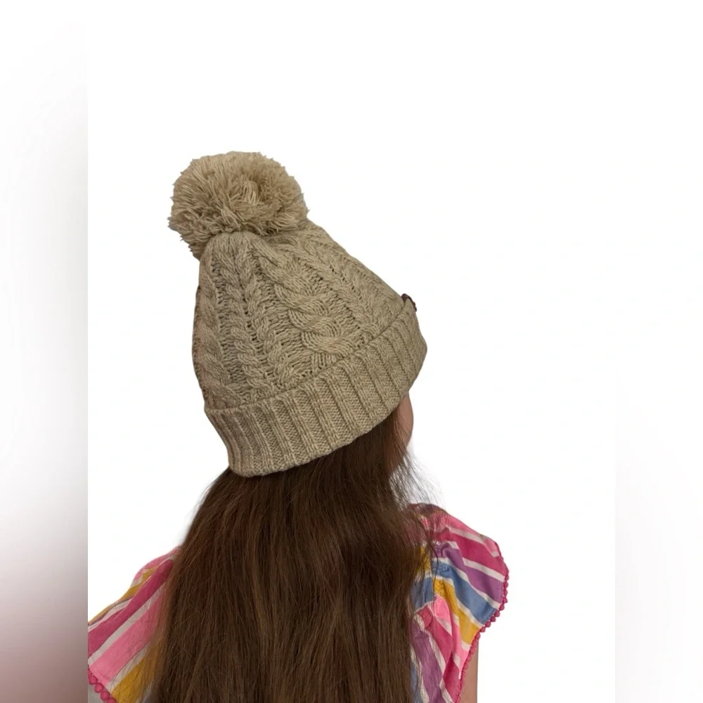 Frye & Co Cable Knit Beanie Pom Pom Hat Oatmeal NWT Fits Teens/ Small